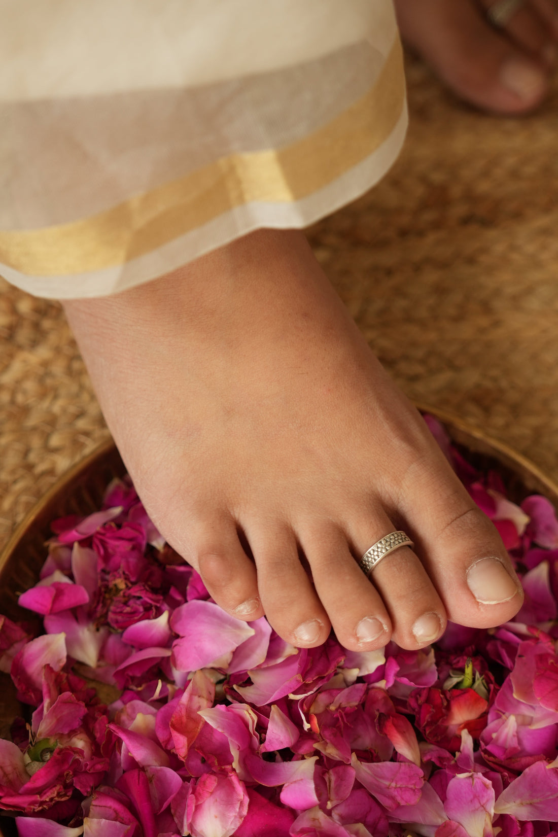 Elegant Band-Style Oxidised Silver Toe Ring