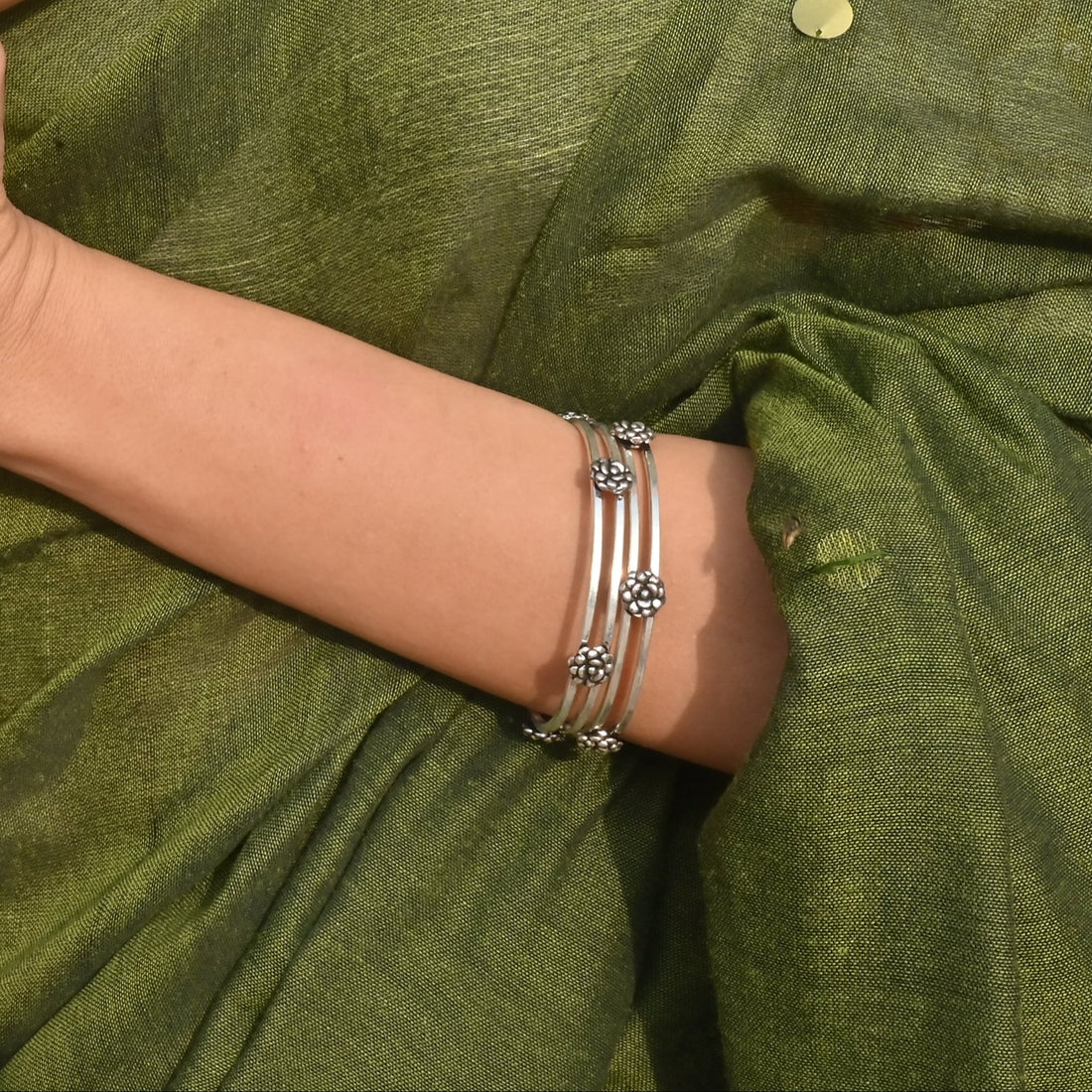 Silver gulab Bangle