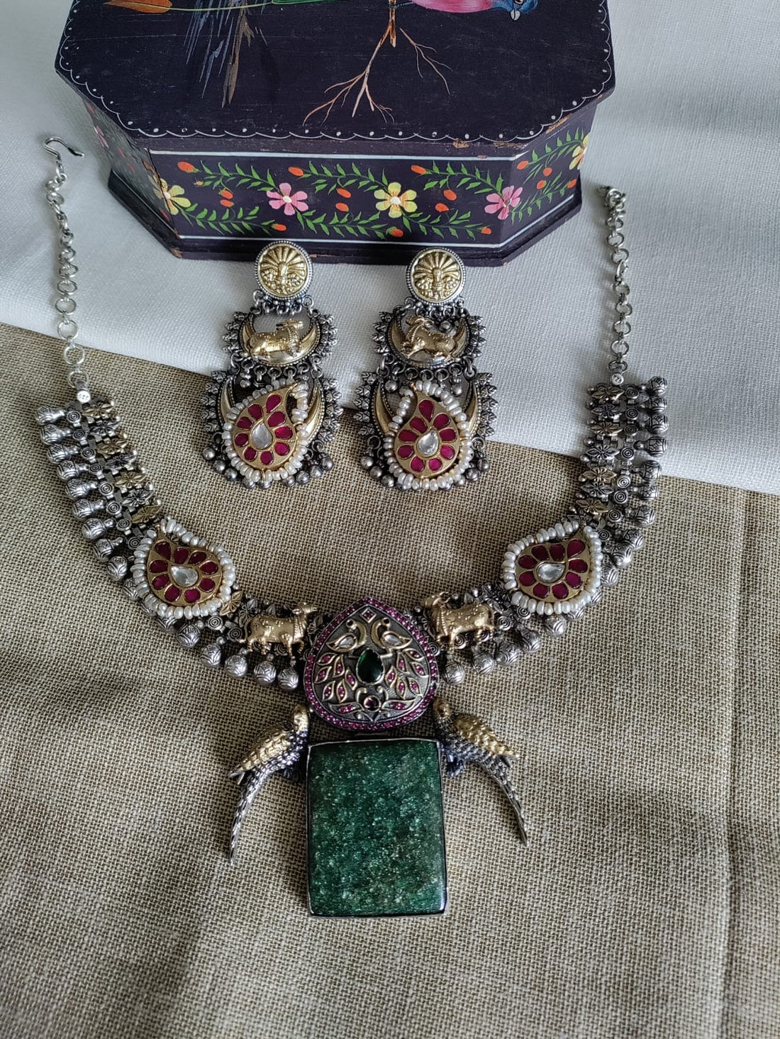 Emerald parrot royalty necklace set