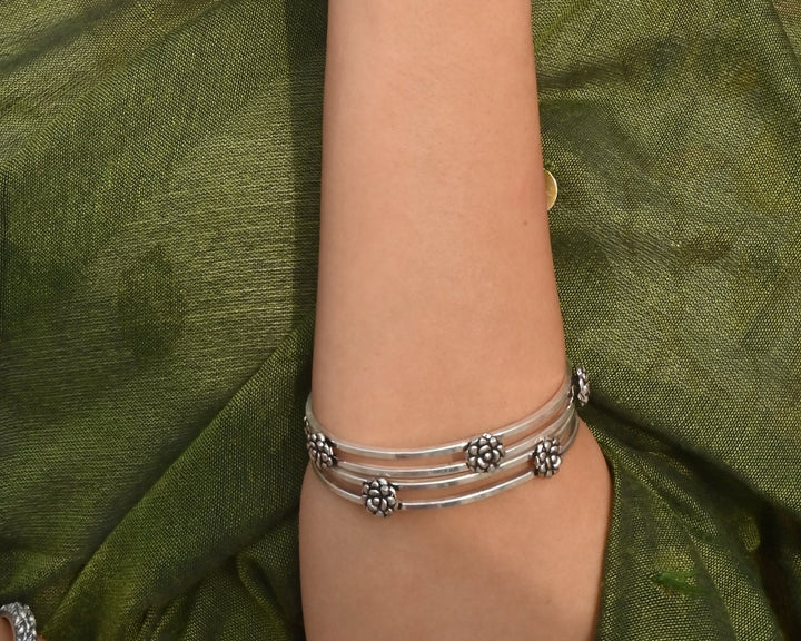 Silver gulab Bangle