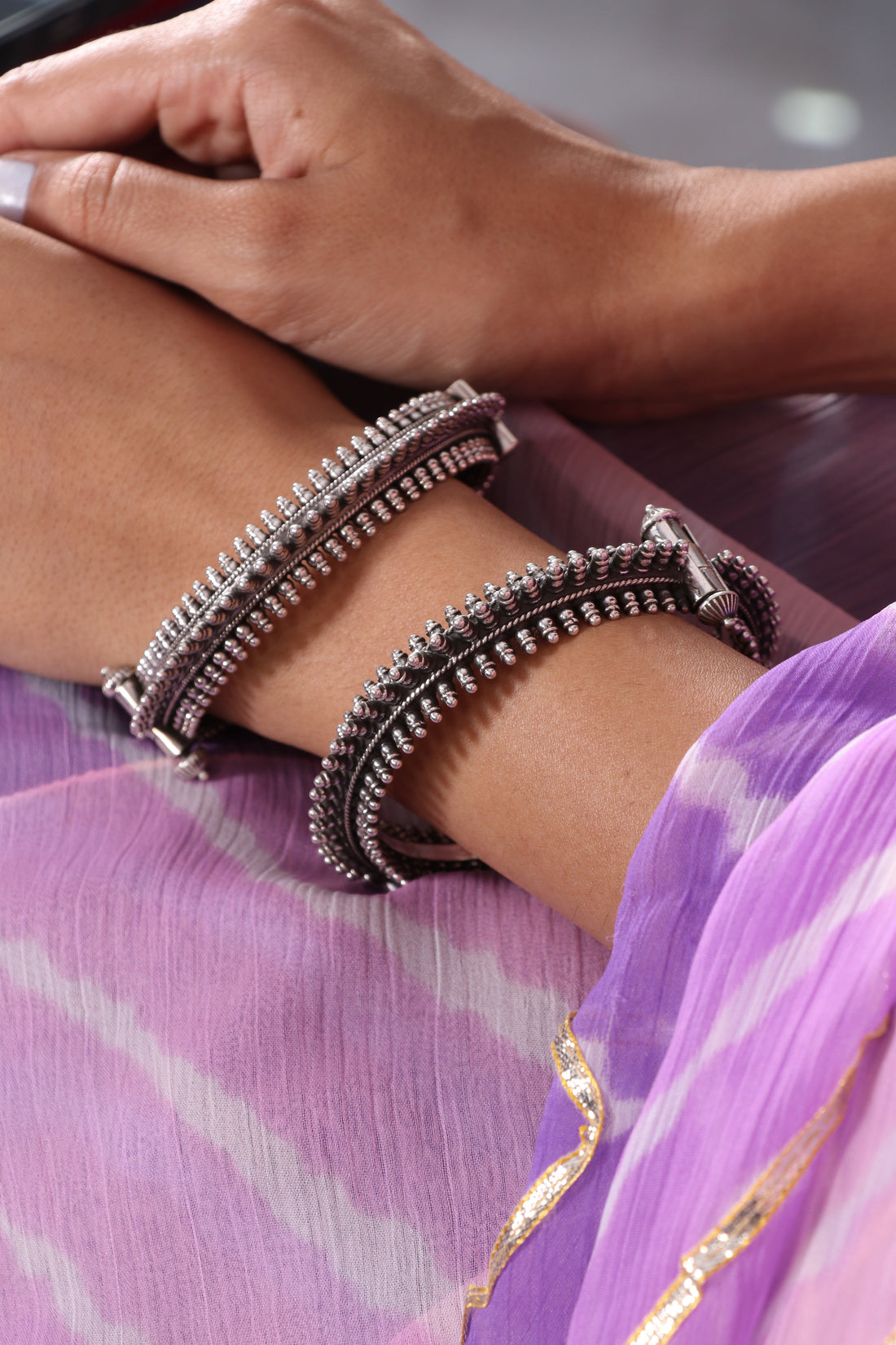 Silver bangle for ladies